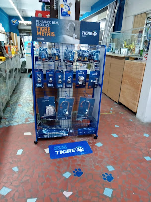 Expositor de metais e registros da marca Tigre na loja